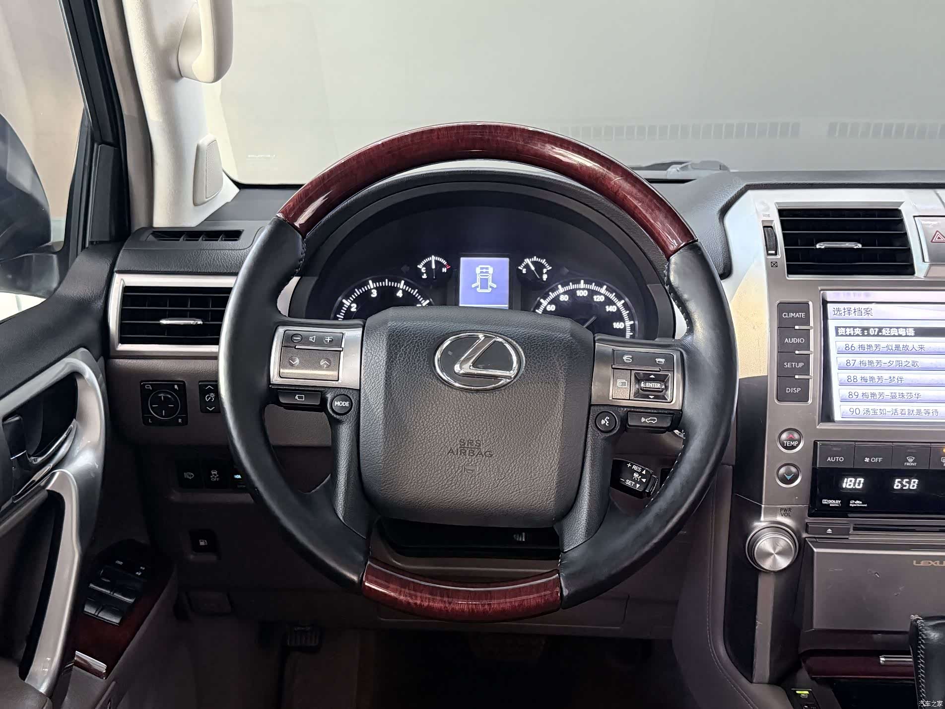 Lexus GX, 2012 11
