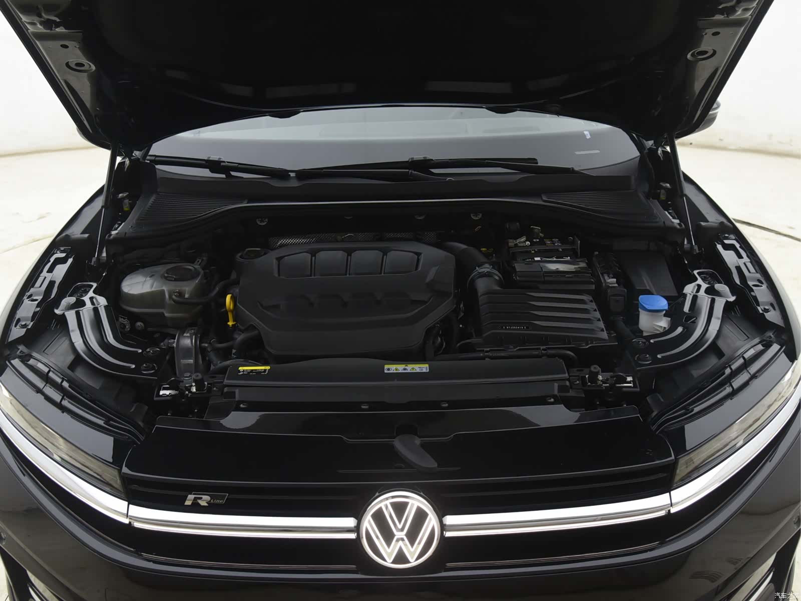 Volkswagen Magotan, 2025 12
