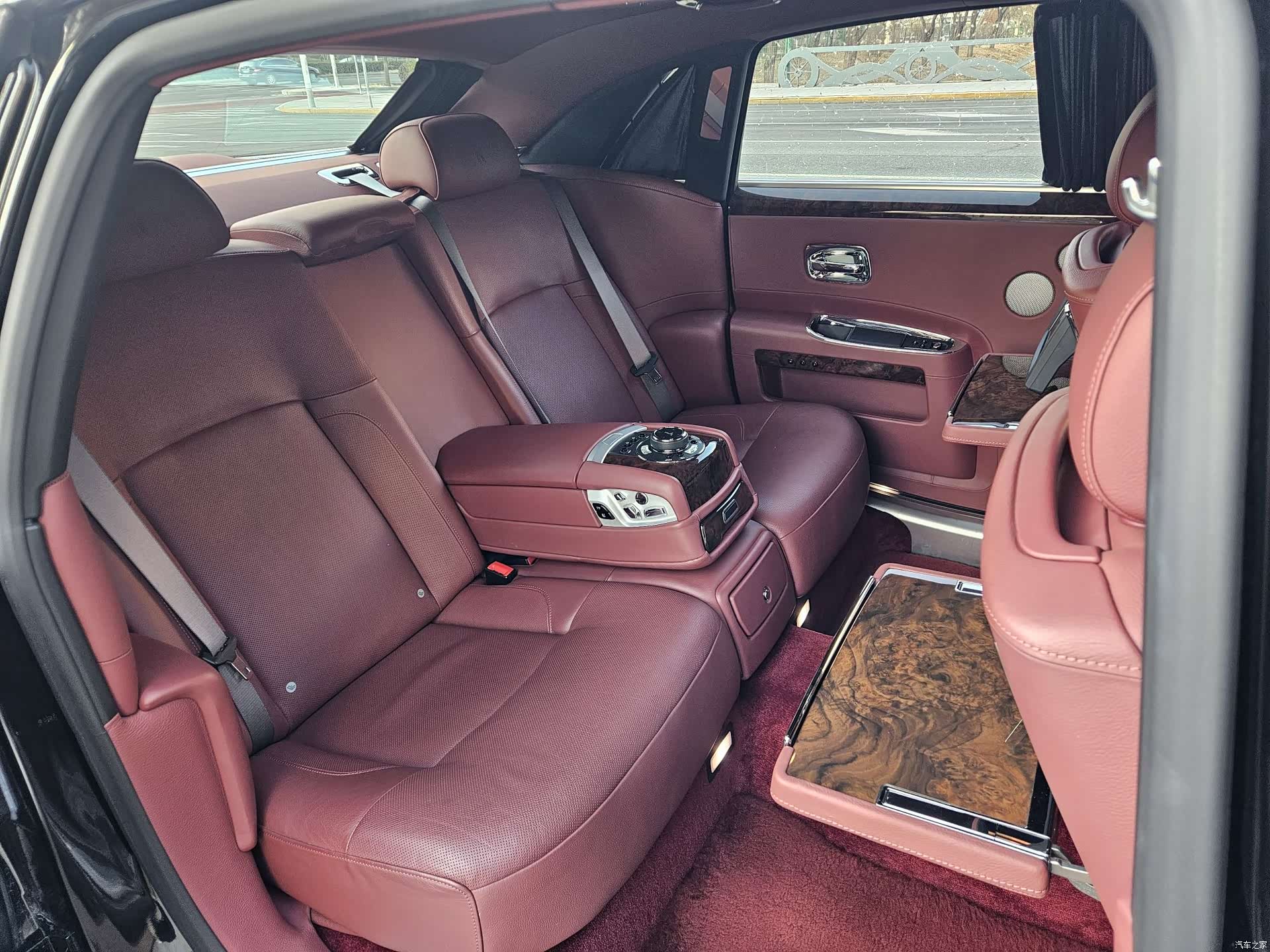 Rolls-Royce Ghost, 2014 10