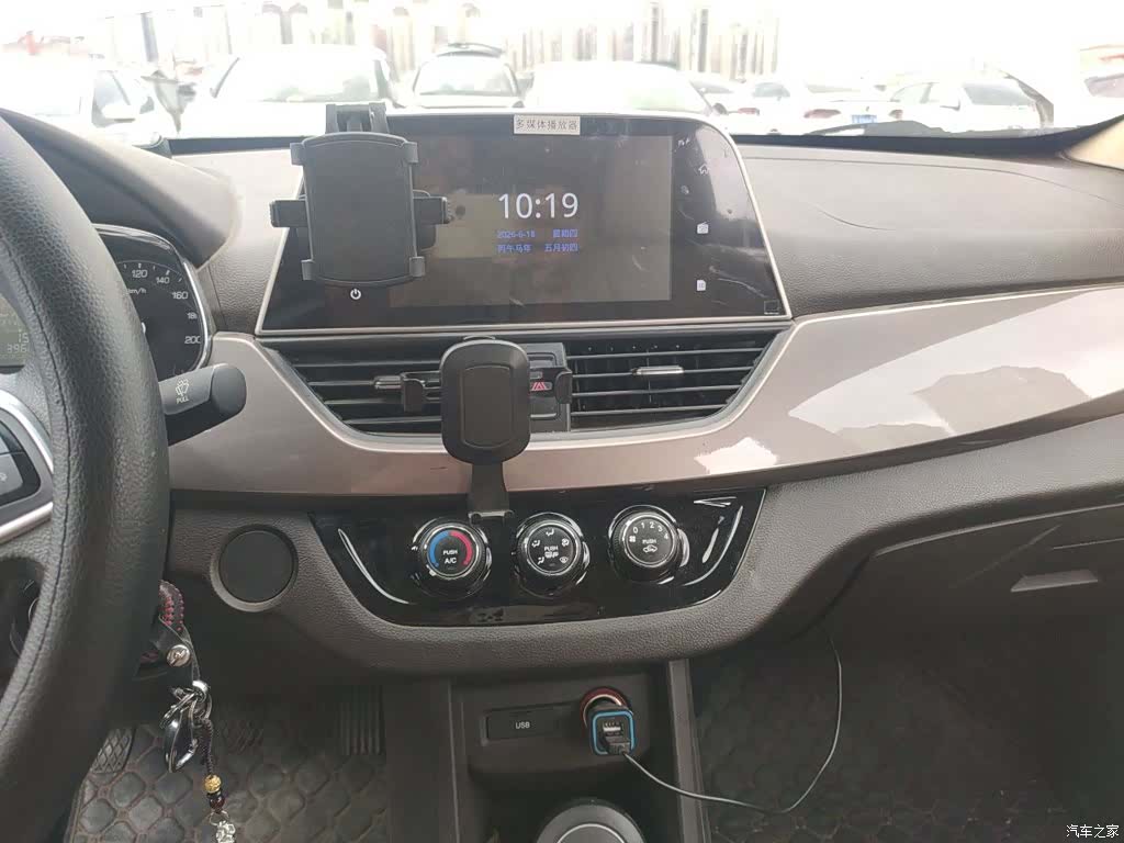 Wuling 310W, 2018 6