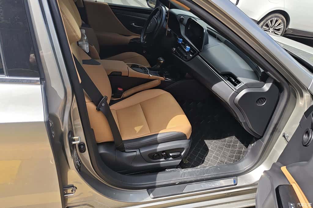 Lexus ES, 2021 8