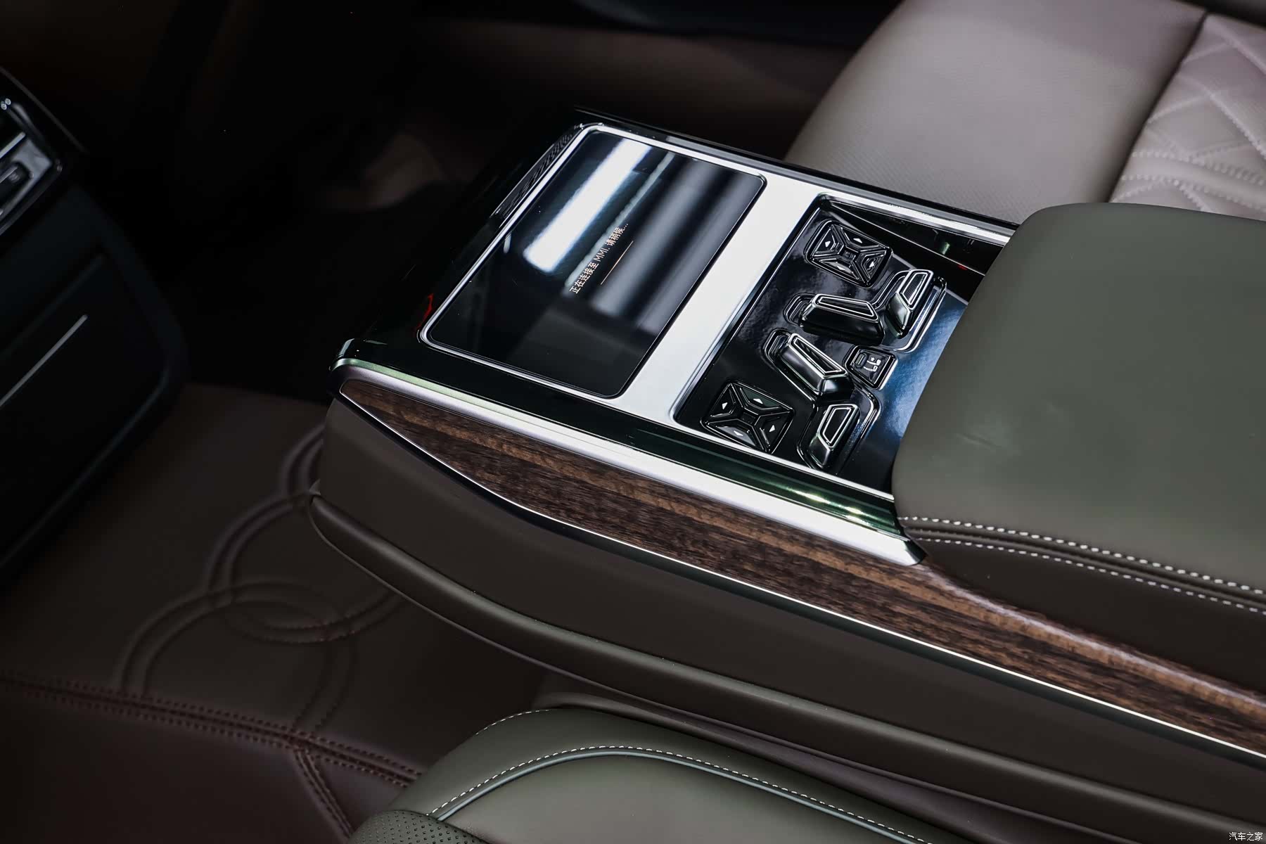 Audi A8L, 2025 25