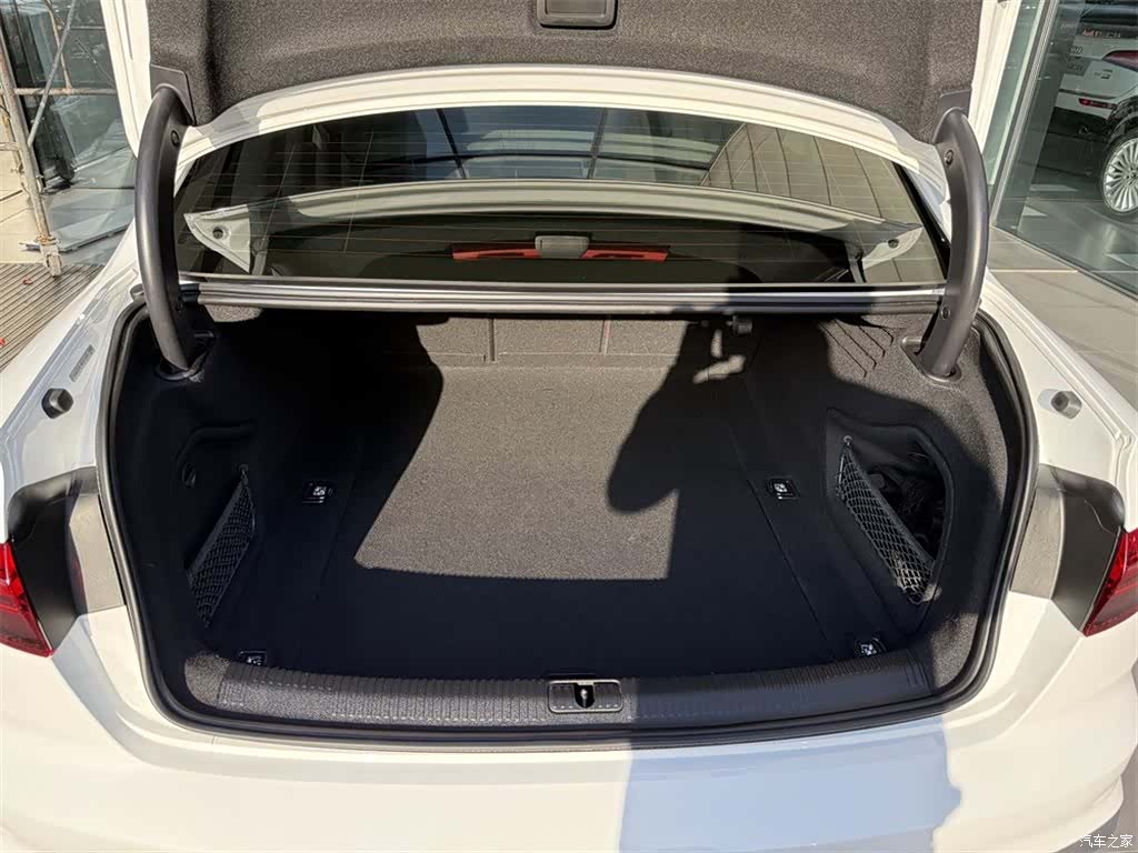 Audi A4L, 2021 9
