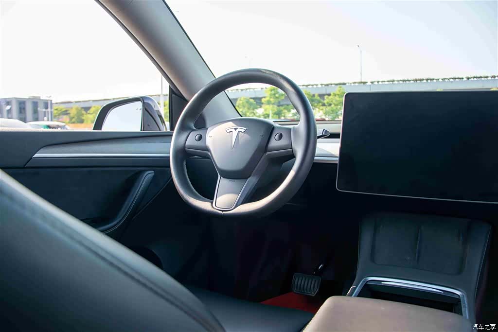 Tesla Model Y, 2023 17