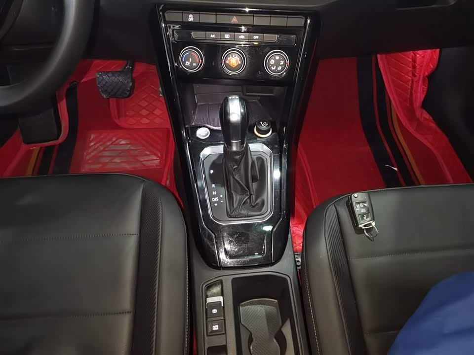 Volkswagen T-ROC exploring Songs