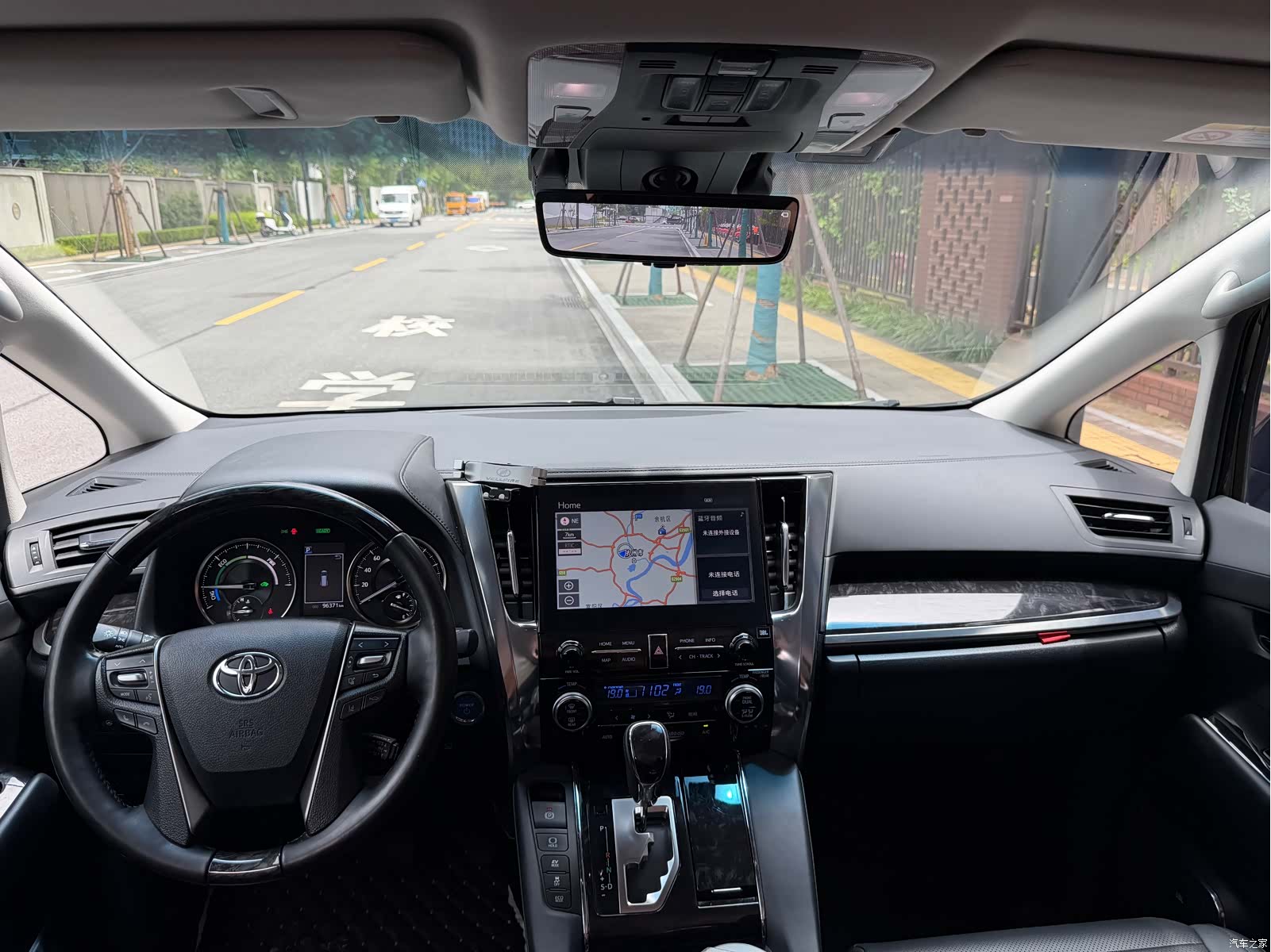 Toyota Vellfire, 2021 11
