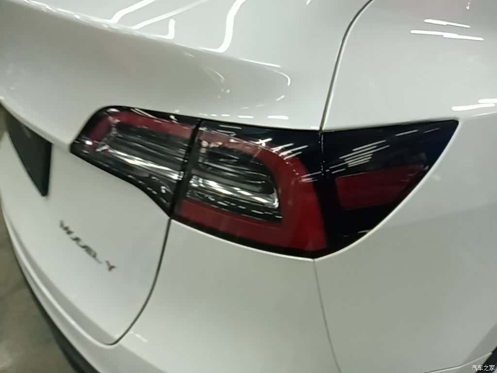 Tesla Model Y, 2024 8