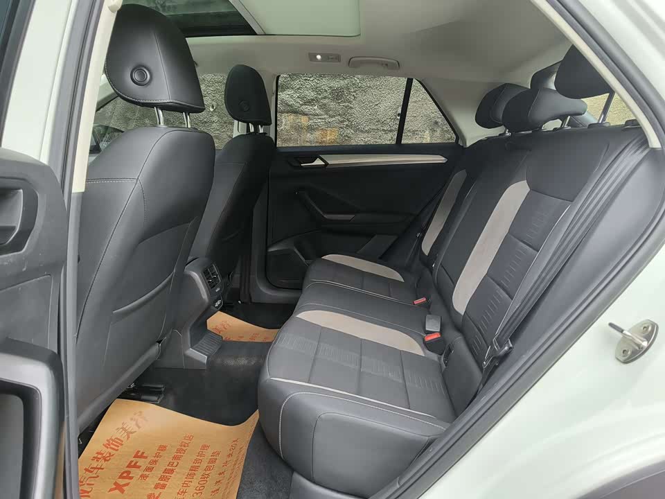 Volkswagen T-ROC exploring Songs