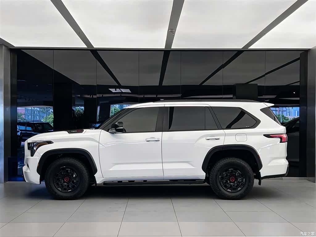 Toyota Sequoia, 2024 3