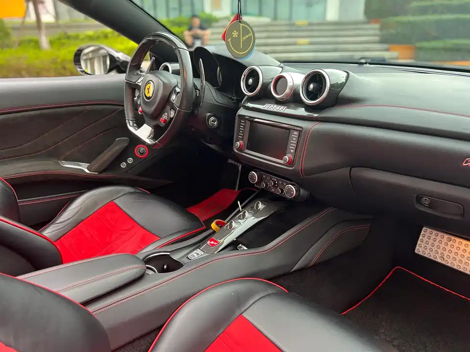 Ferrari California T