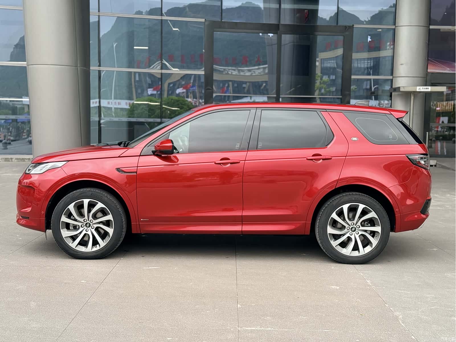 Land Rover Discovery, 2020 4