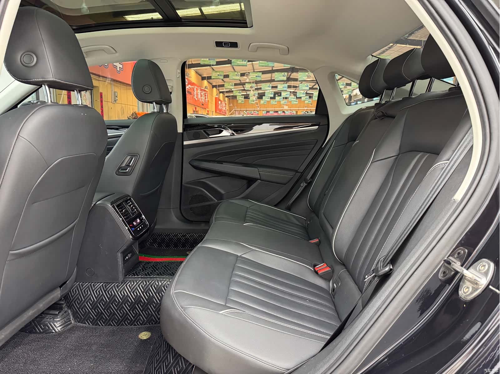 Volkswagen Passat, 2023 14
