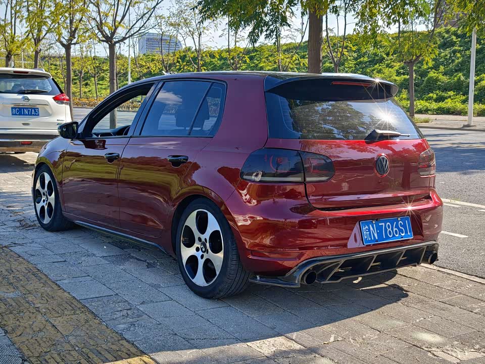 Volkswagen Golf GTI