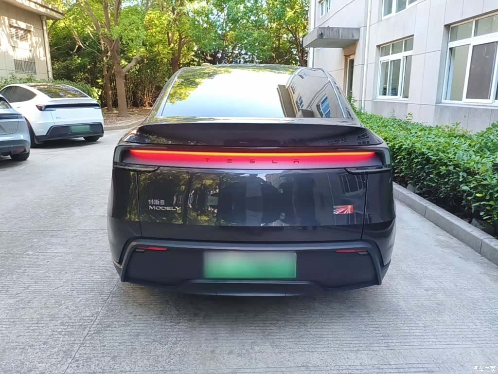 Tesla Model Y, 2025 6