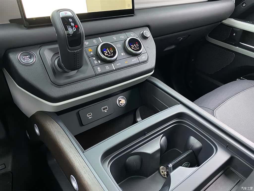 Land Rover Defender, 2023 20