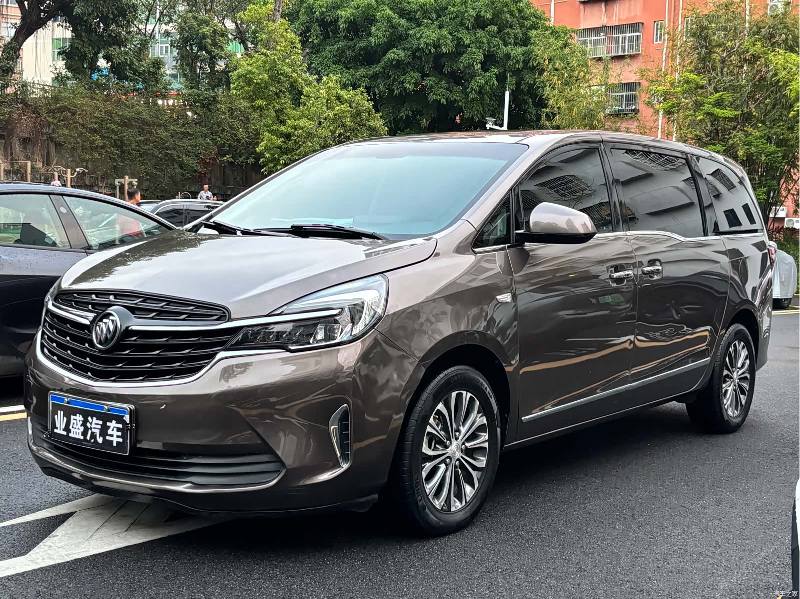 Buick GL8, 2021 1