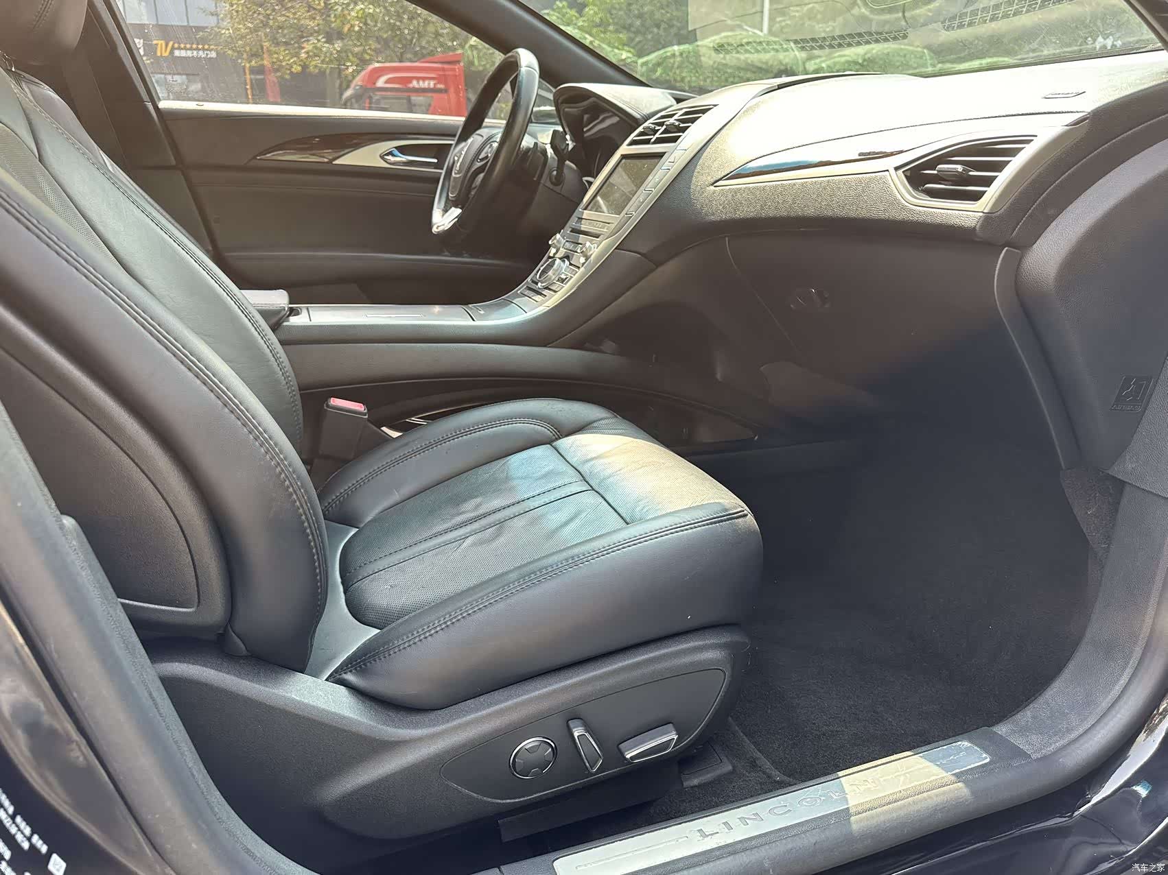 Lincoln MKZ, 2019 9