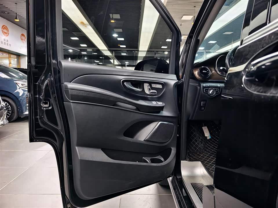 Mercedes-Benz V-class