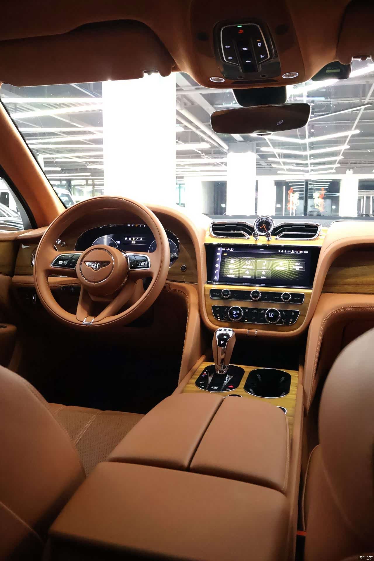 Bentley Bentayga, 2021 9