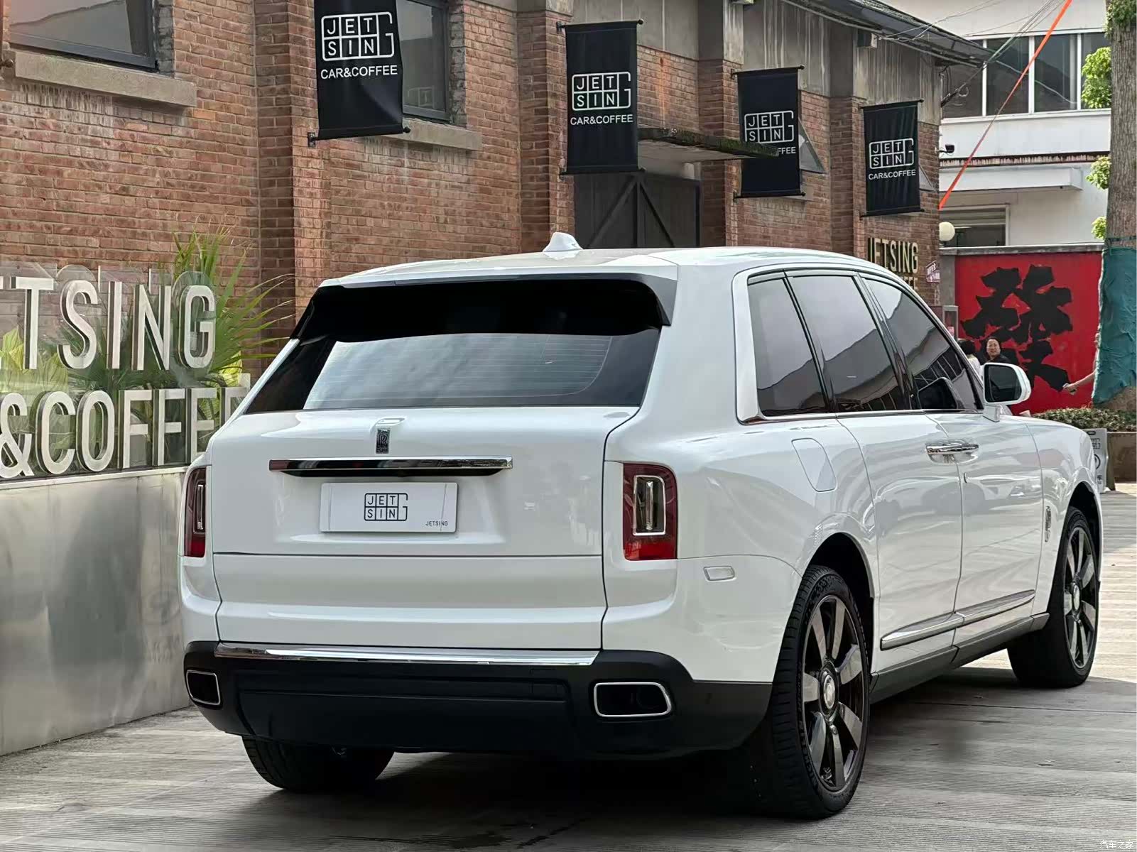 Rolls-Royce Cullinan, 2023 4