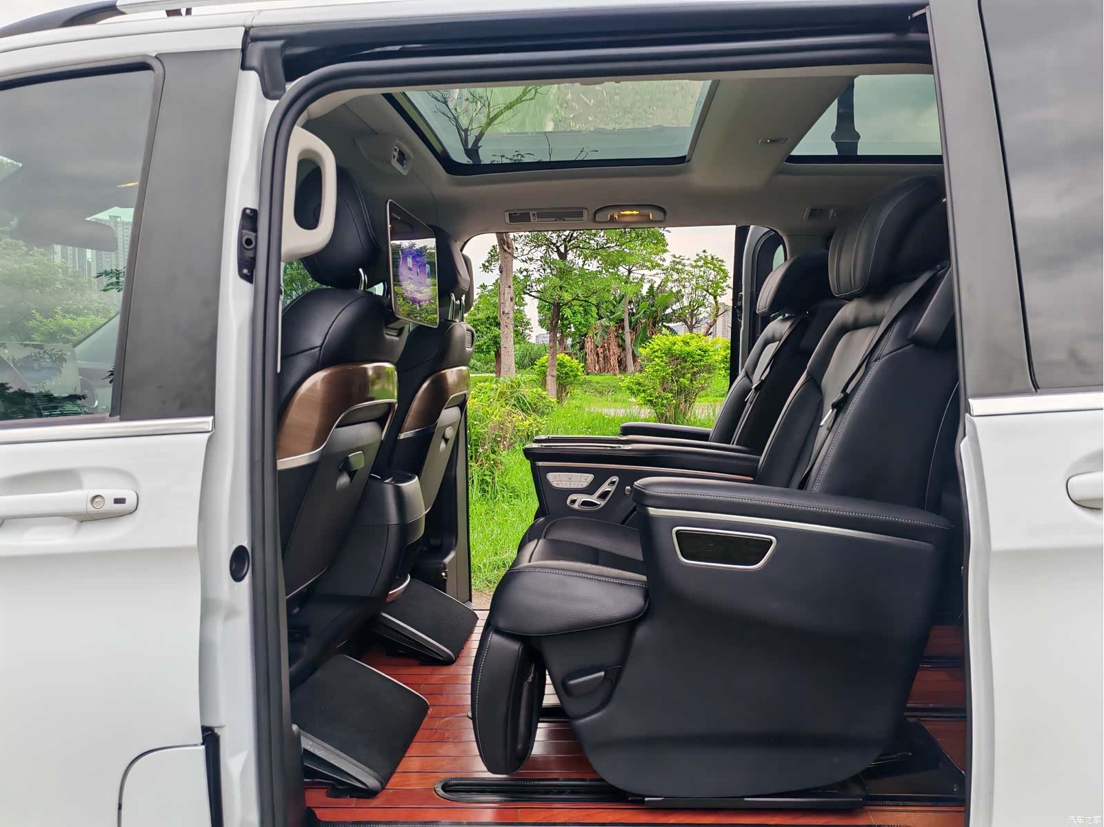Mercedes-Benz V-Class, 2022 8