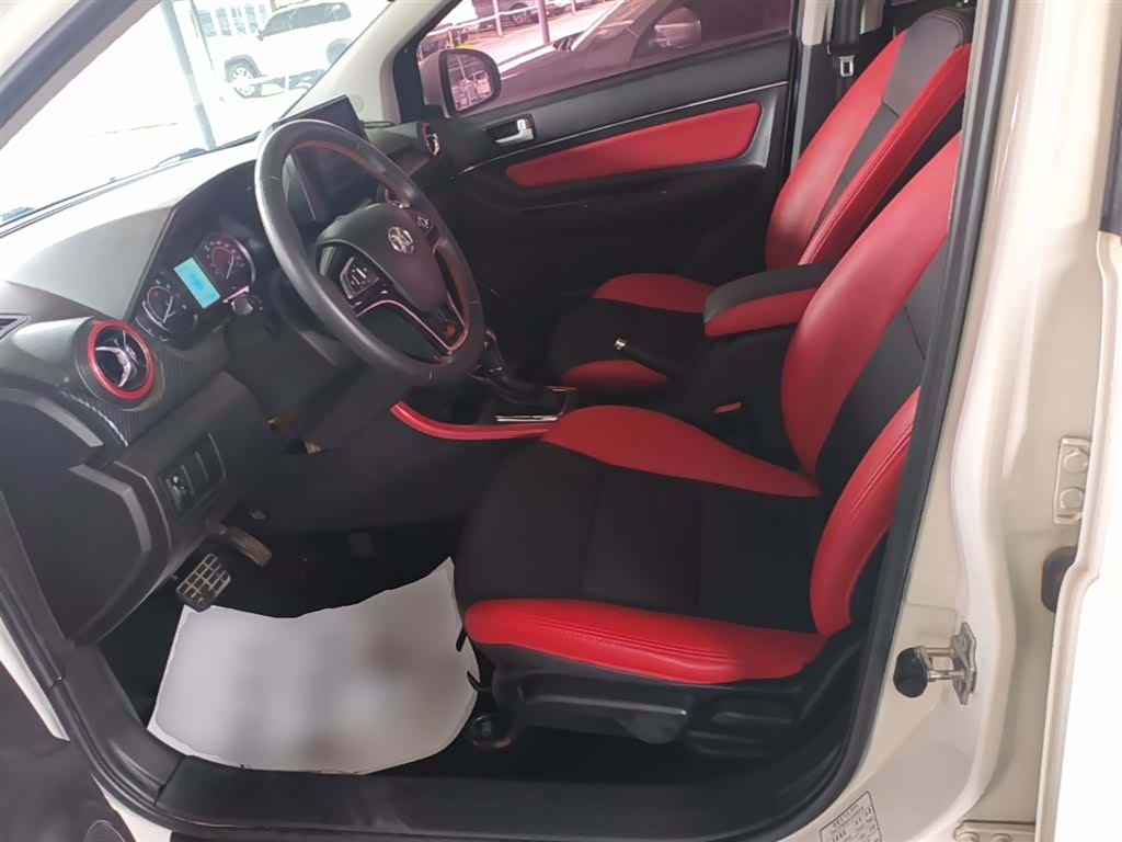BAIC X25, 2018 15