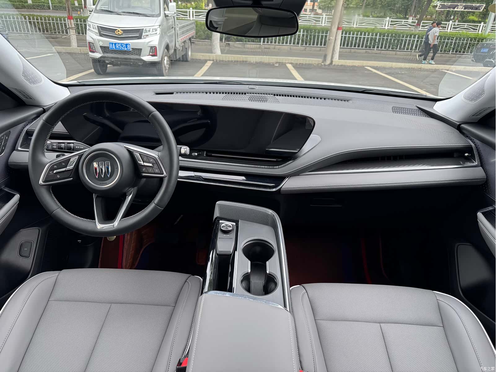 Buick E5, 2025 6