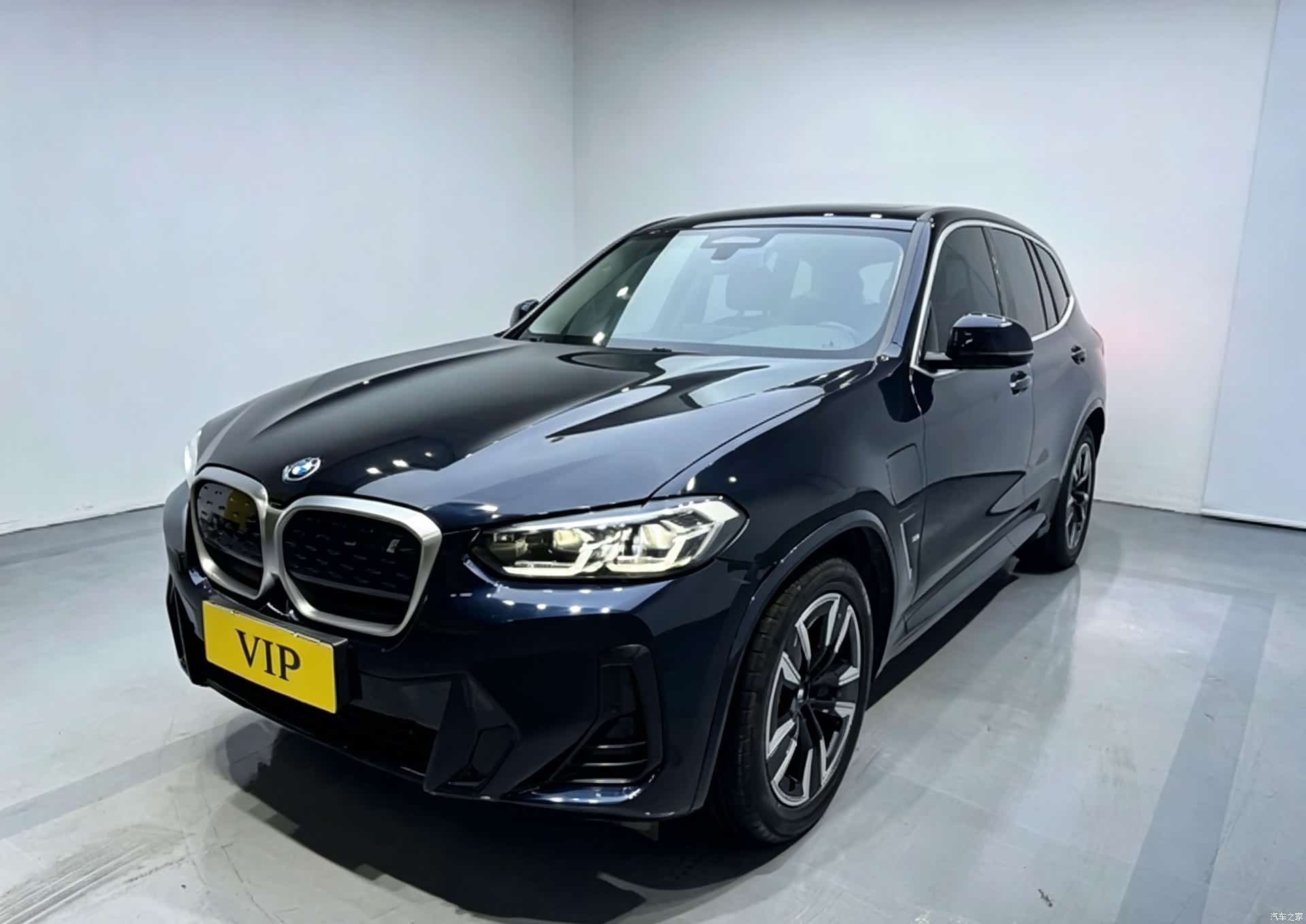 BMW iX3, 2023 1