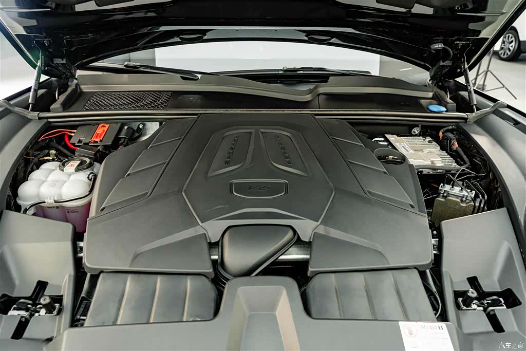 Porsche Cayenne, 2025 26