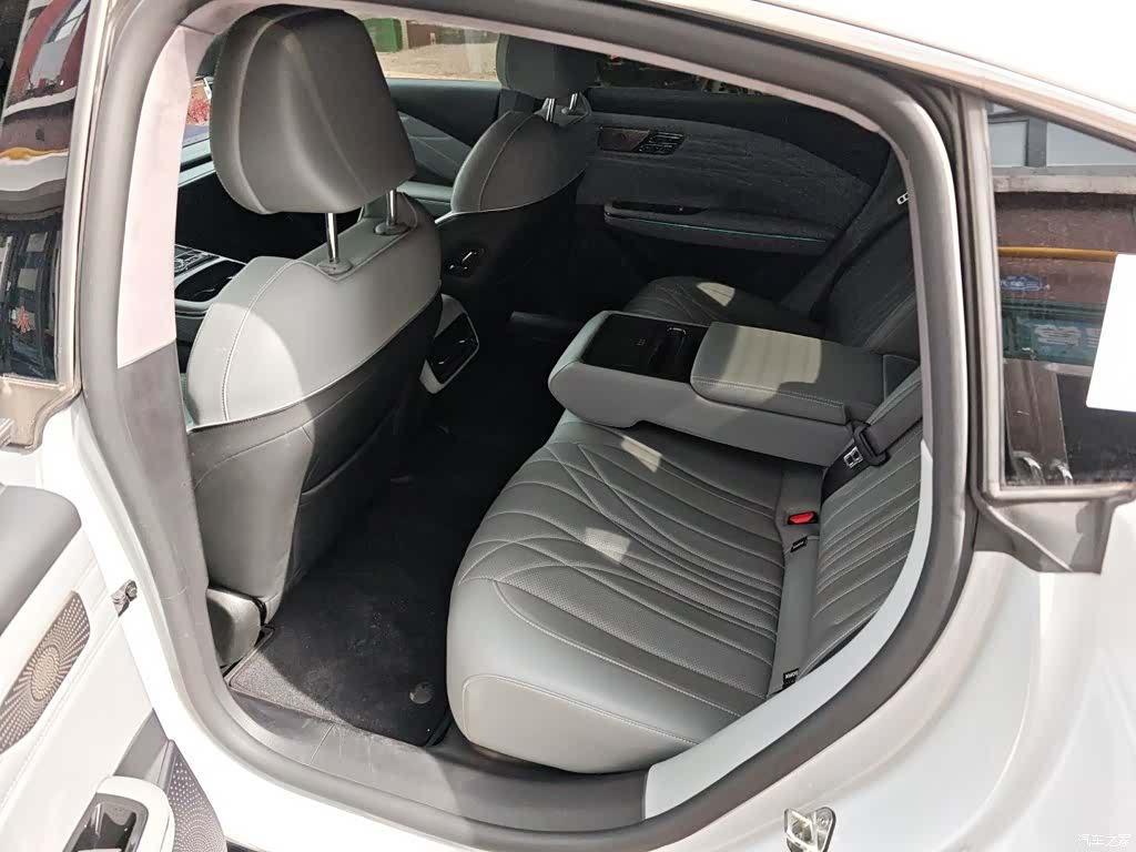 Geely E8, 2025 14
