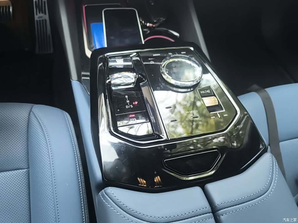 BMW 5 Series, 2024 14