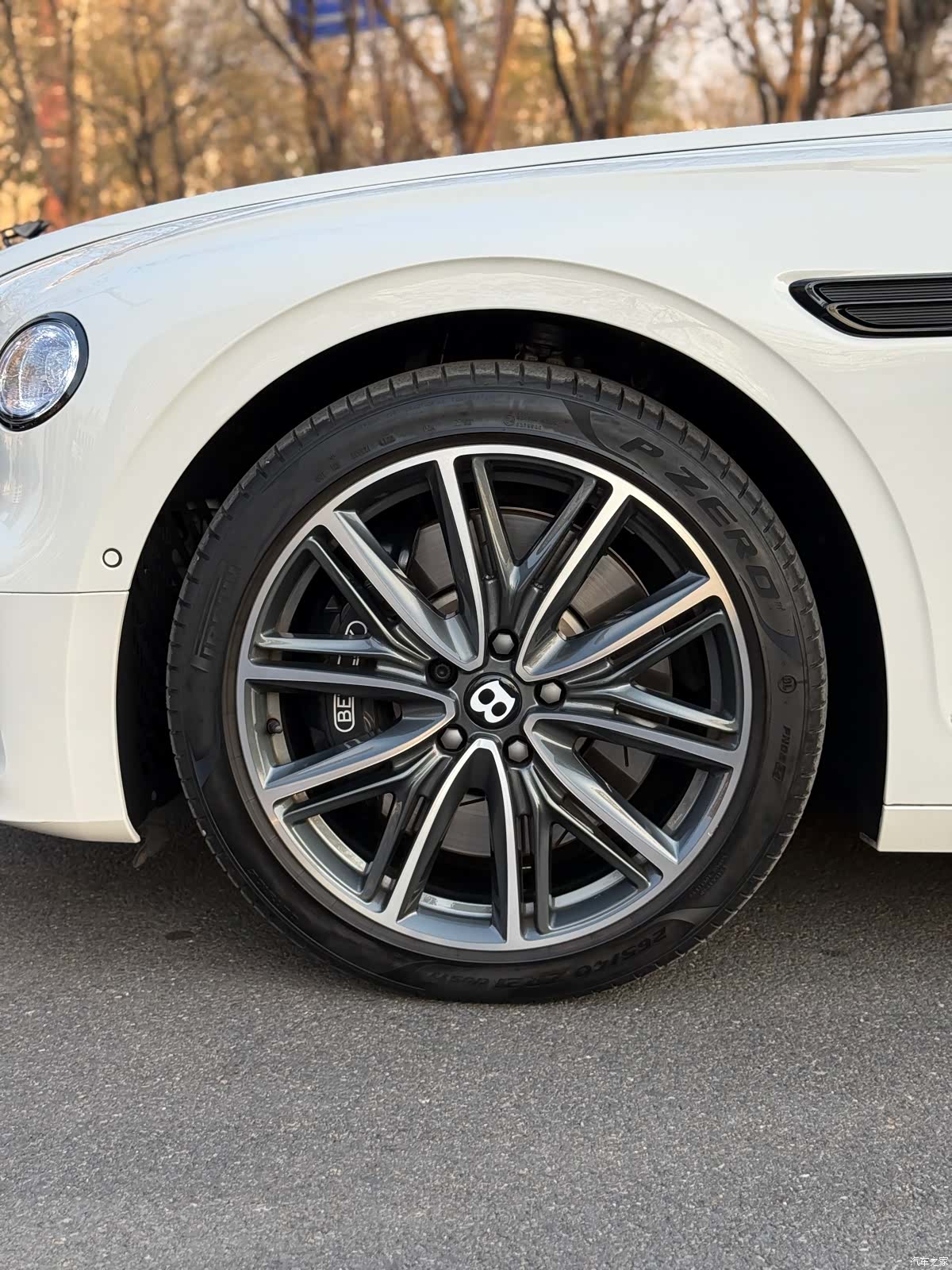 Bentley Flying Spur, 2023 13