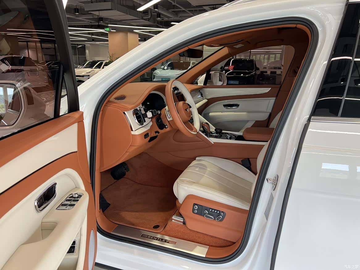 Bentley Bentayga, 2025 8