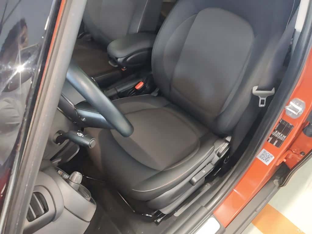 Mini ONE, 2018 15