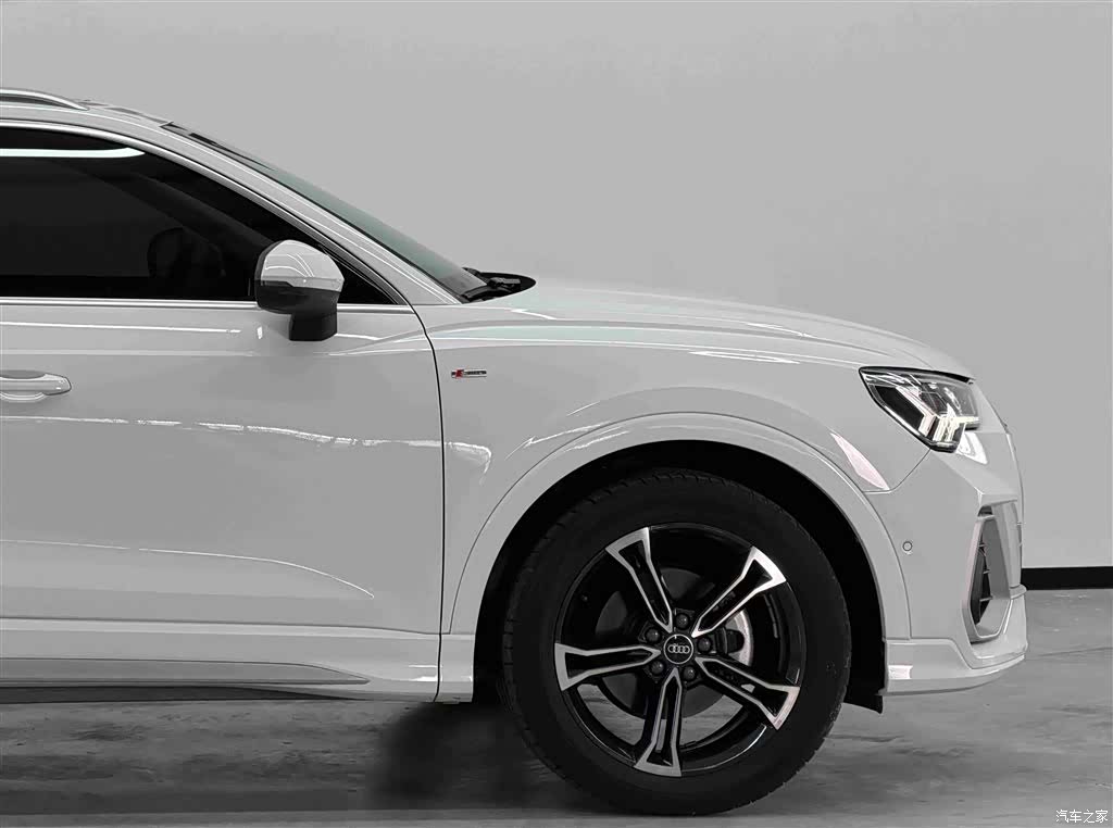 Audi Q3, 2022 10