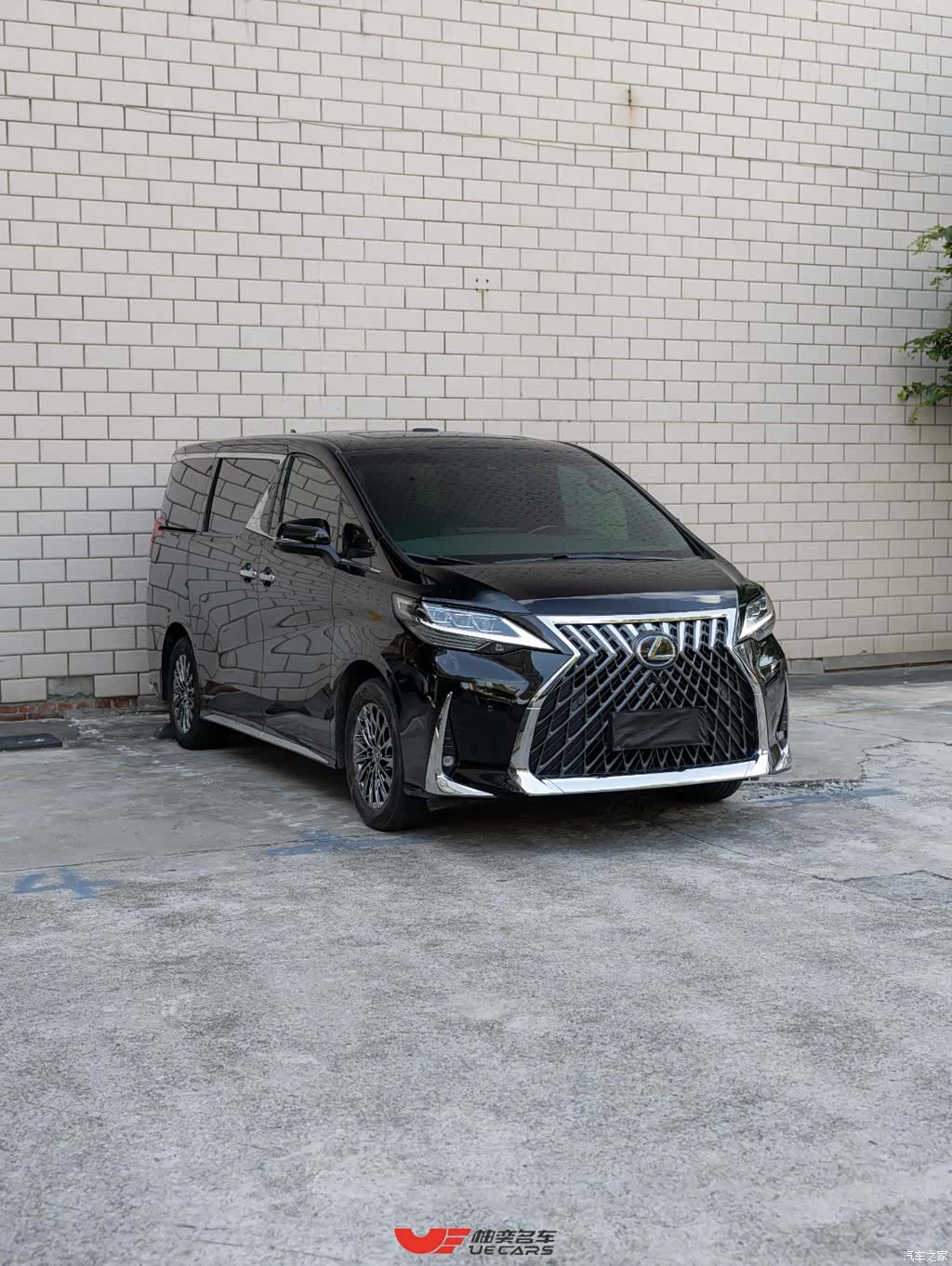 Lexus LM, 2023 3