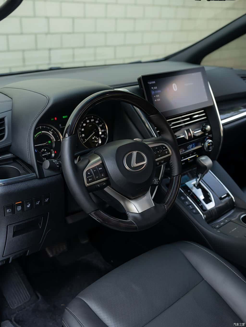 Lexus LM, 2023 9