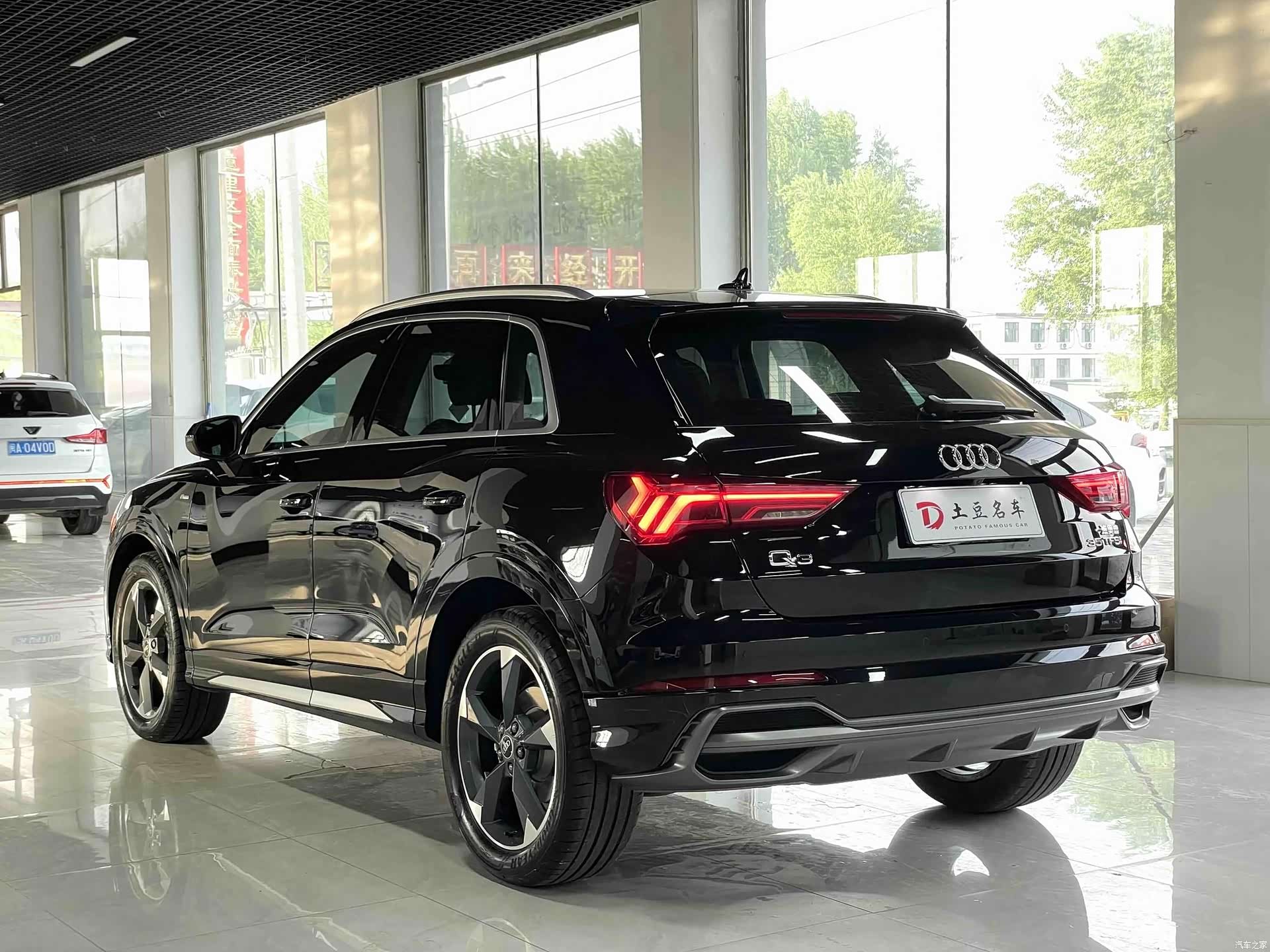 Audi Q3, 2023 4