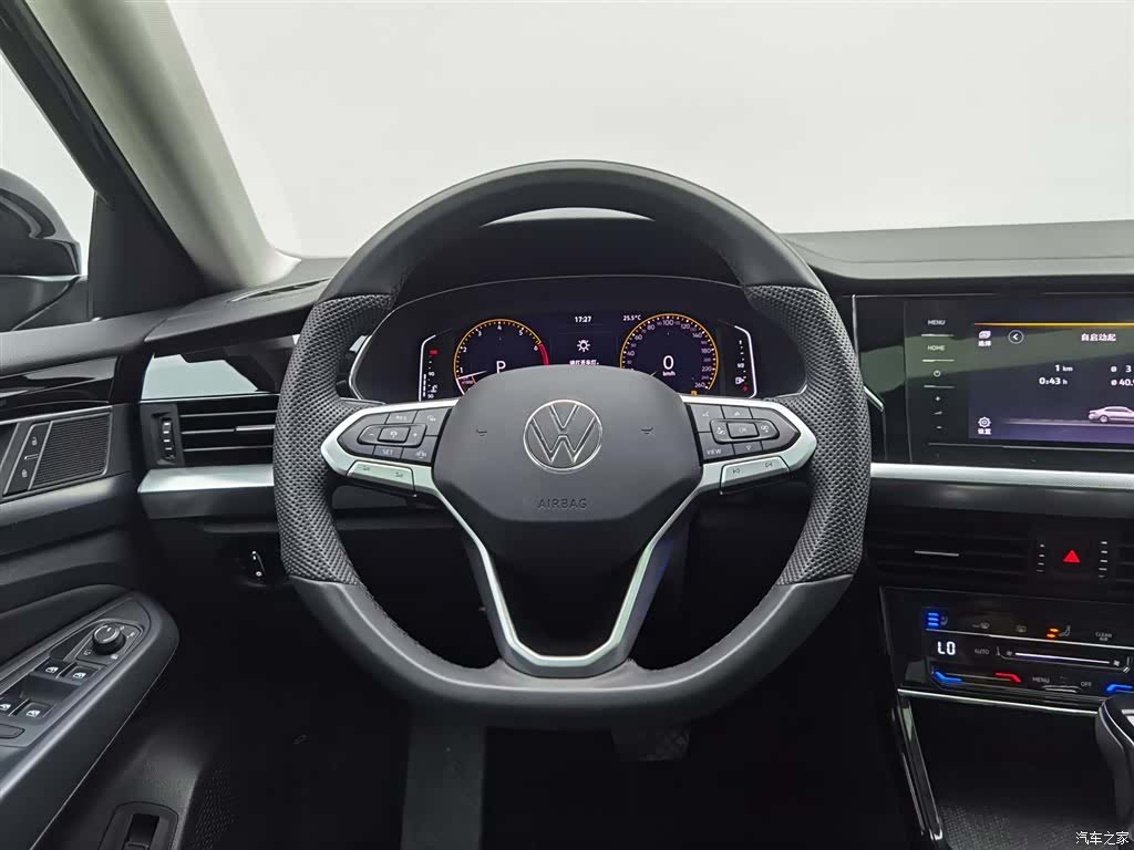 Volkswagen Passat, 2025 11