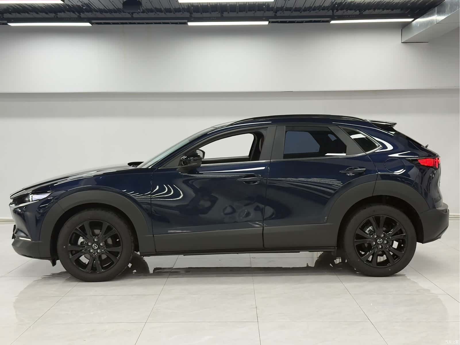 Mazda CX-30, 2023 3