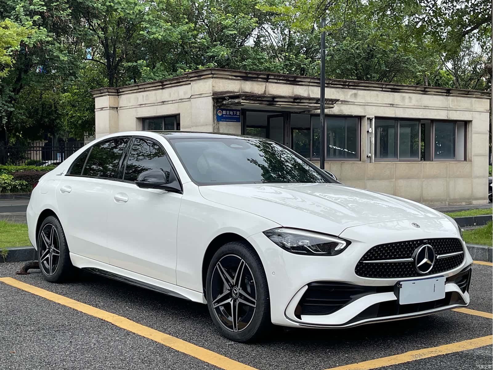 Mercedes-Benz C-Class, 2025 3