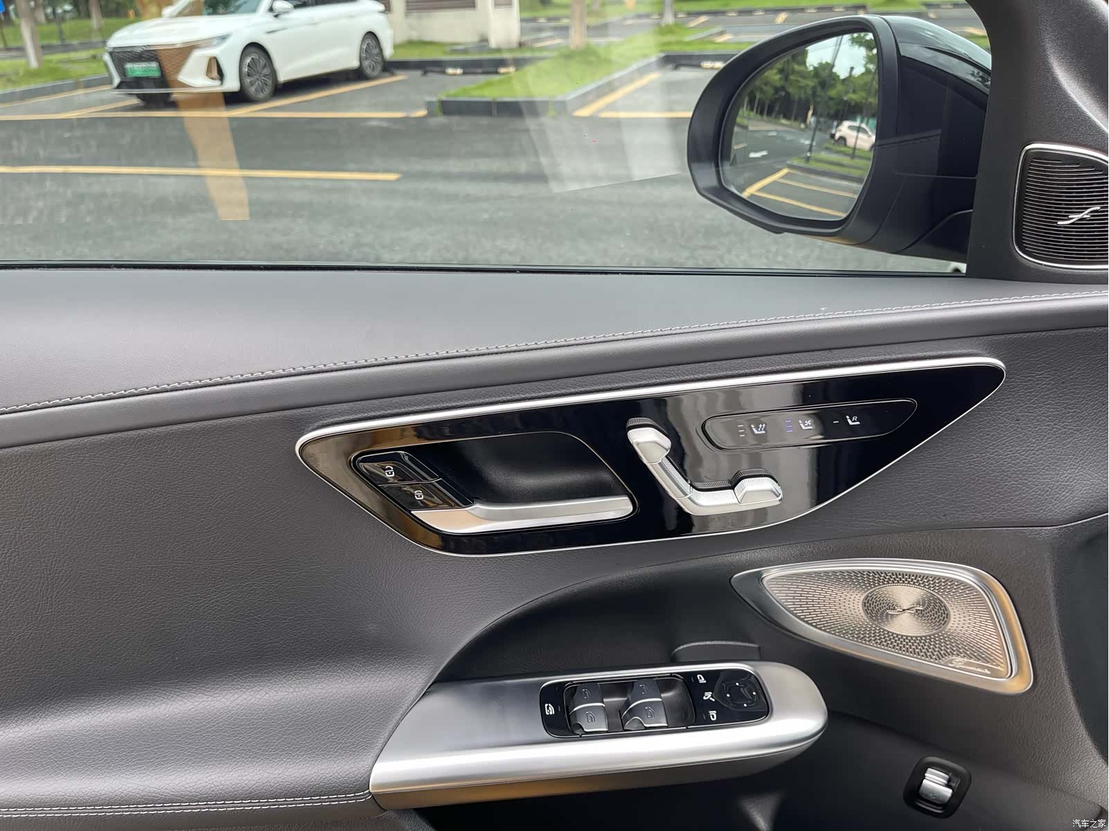 Mercedes-Benz C-Class, 2025 17
