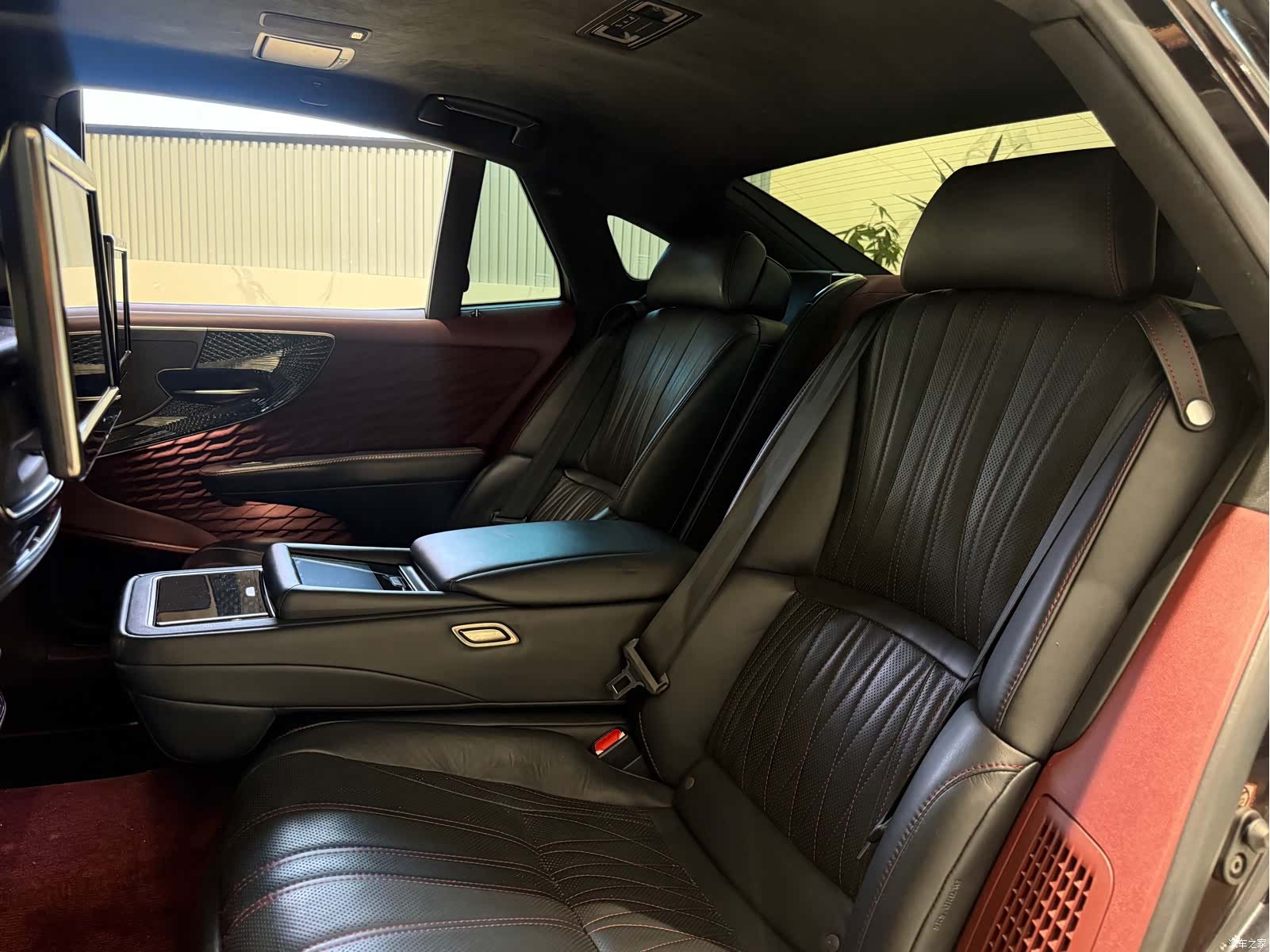 Lexus LS, 2019 9