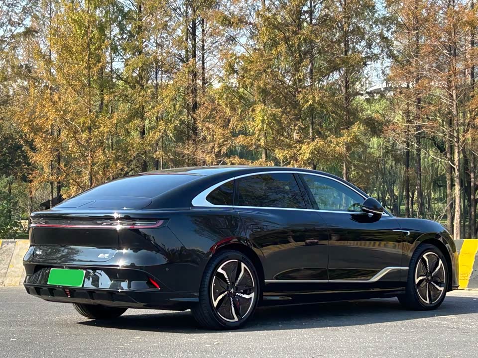 VOYAH Lantu chasing light