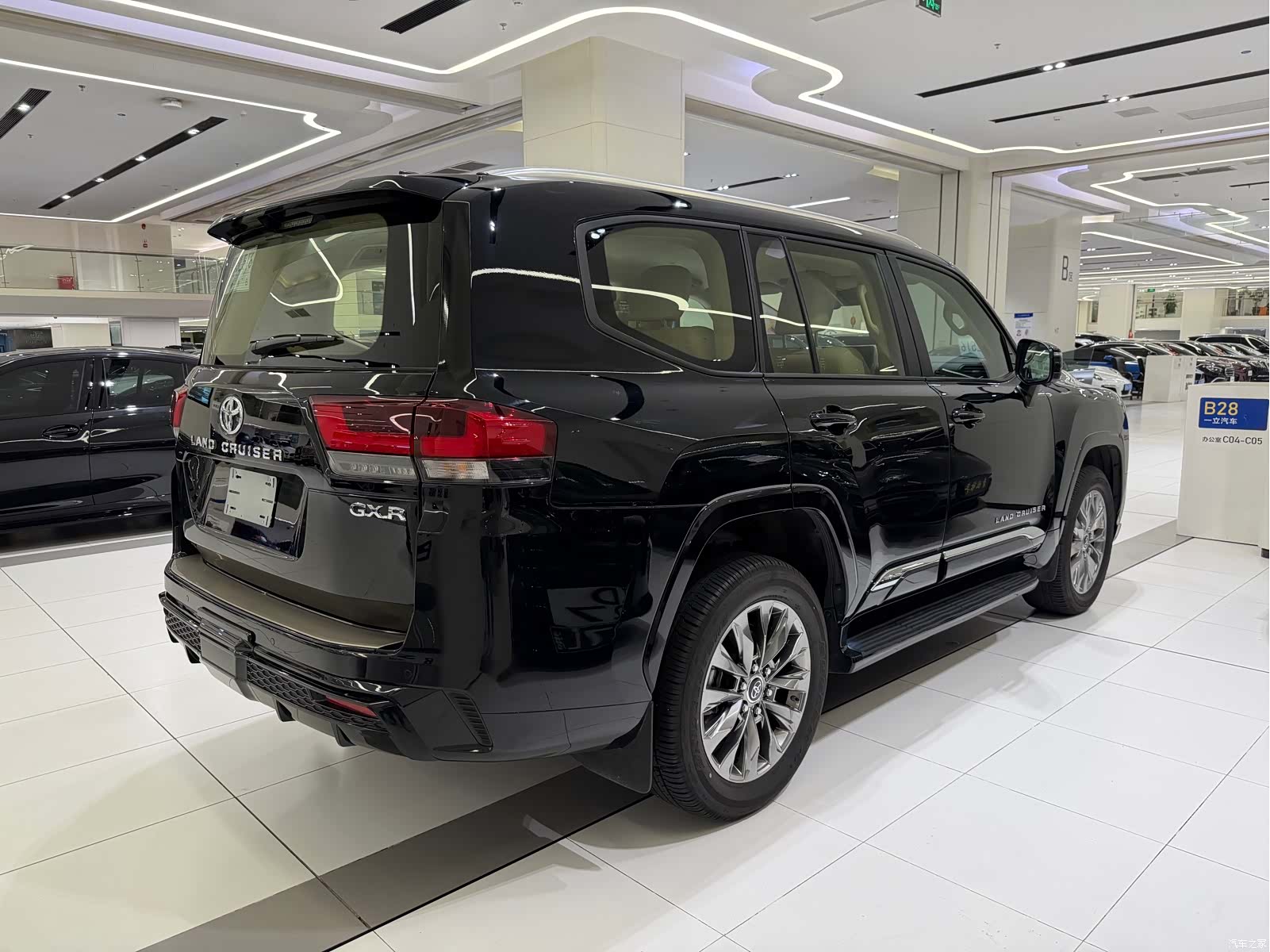 Toyota Land Cruiser, 2026 все фото