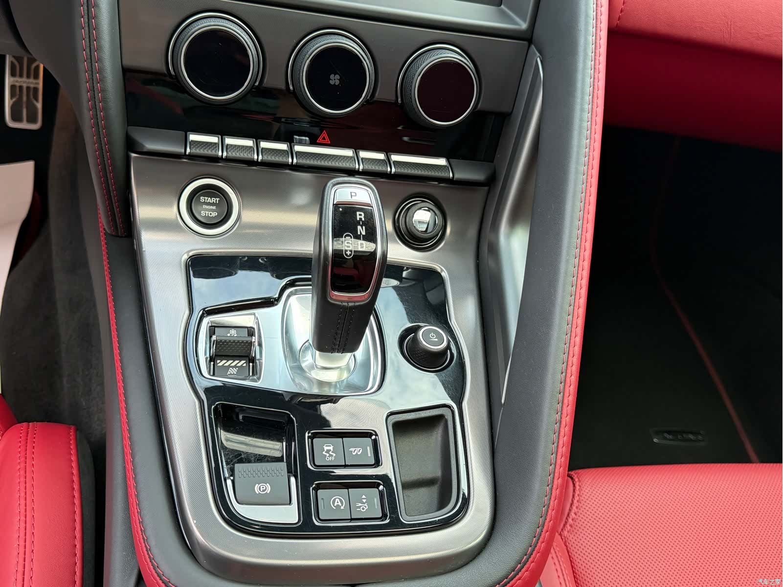 Jaguar F-TYPE, 2021 7