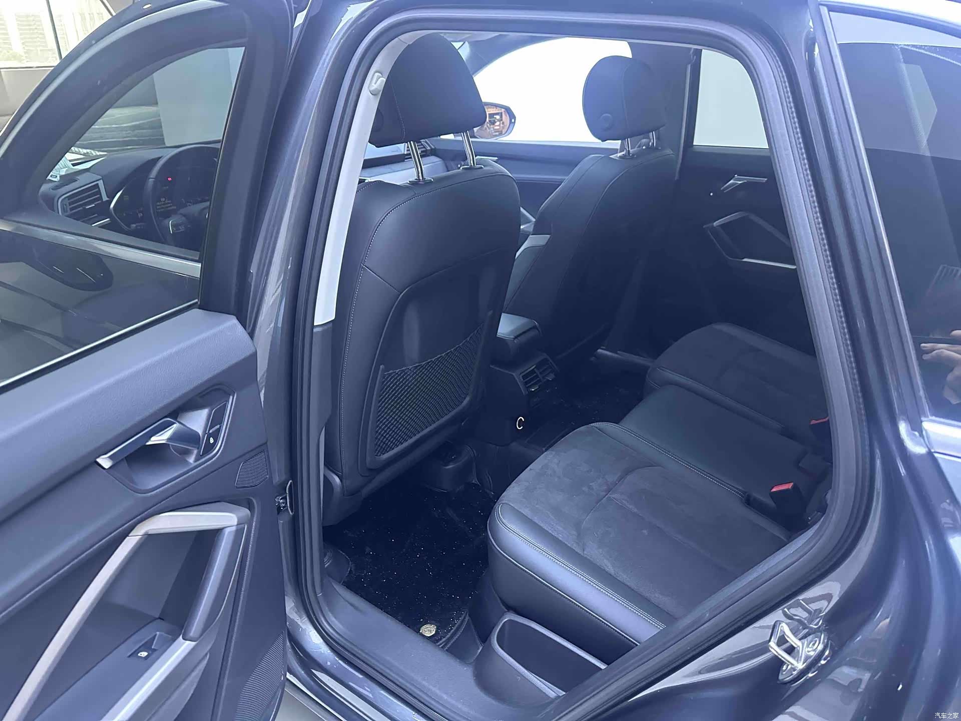 Audi Q3, 2022 10