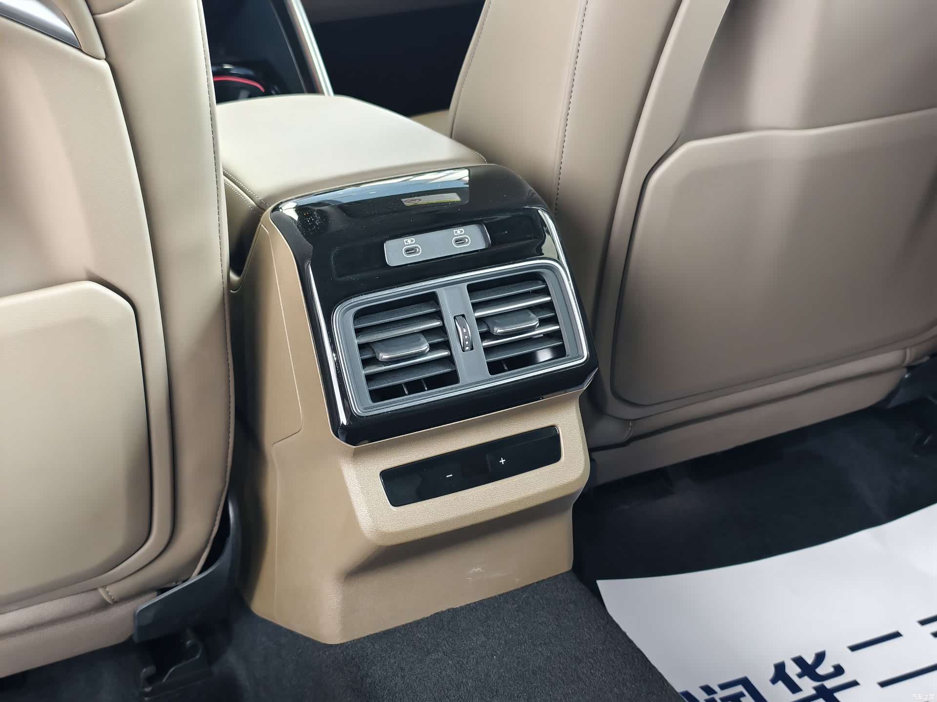 Audi Q5L, 2025 14