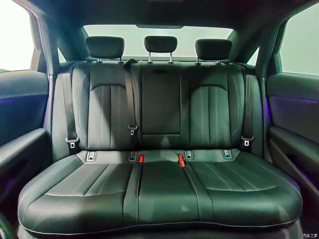 Audi A4L, 2024 25