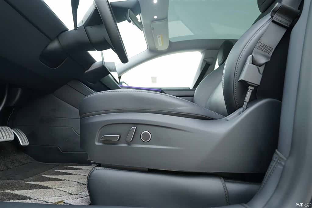 Tesla Model Y, 2025 12